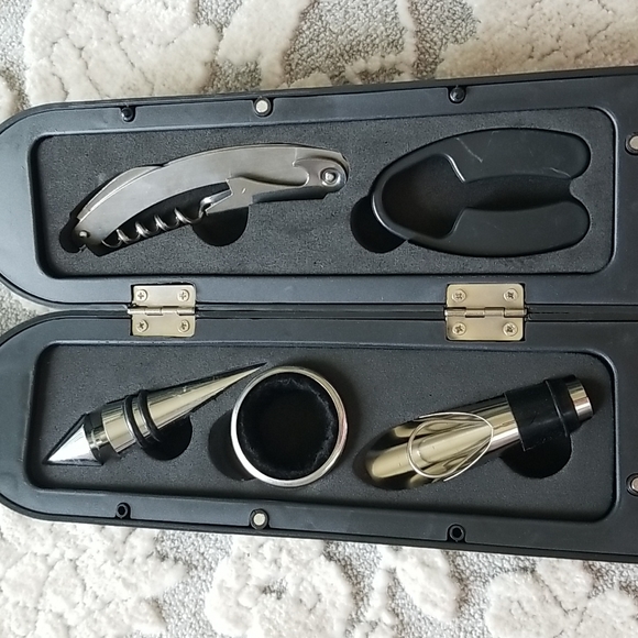 Kato Wine Accessory Set - Picture 5 of 5